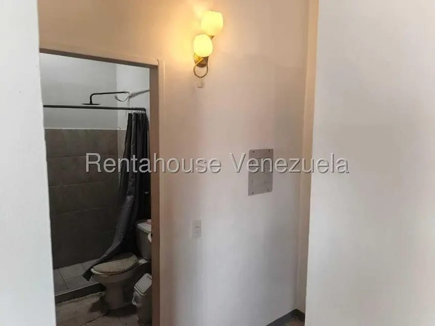 Casa (1 Nivel) en Alquiler en Los Cerezos, Lara - 18