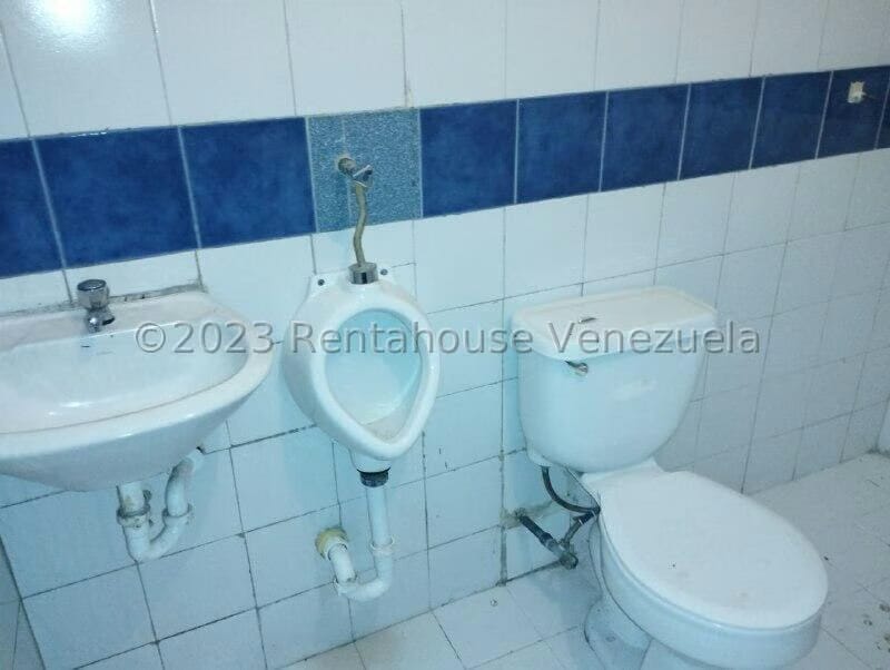 Comercial (Galpon - Deposito) en Venta en Zona Industrial 2, Lara - 18