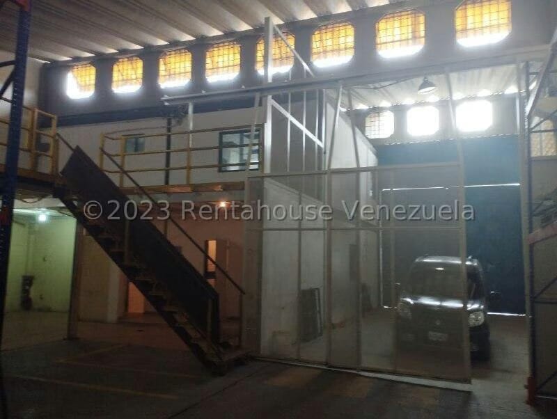 Comercial (Galpon - Deposito) en Venta en Zona Industrial 2, Lara - 24