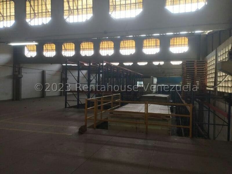 Comercial (Galpon - Deposito) en Venta en Zona Industrial 2, Lara - 27