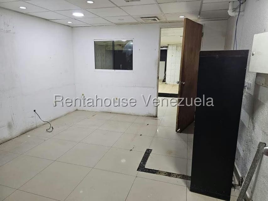 Comercial (Local Comercial) en Alquiler en Prados del Este, Distrito Metropolitano - 11
