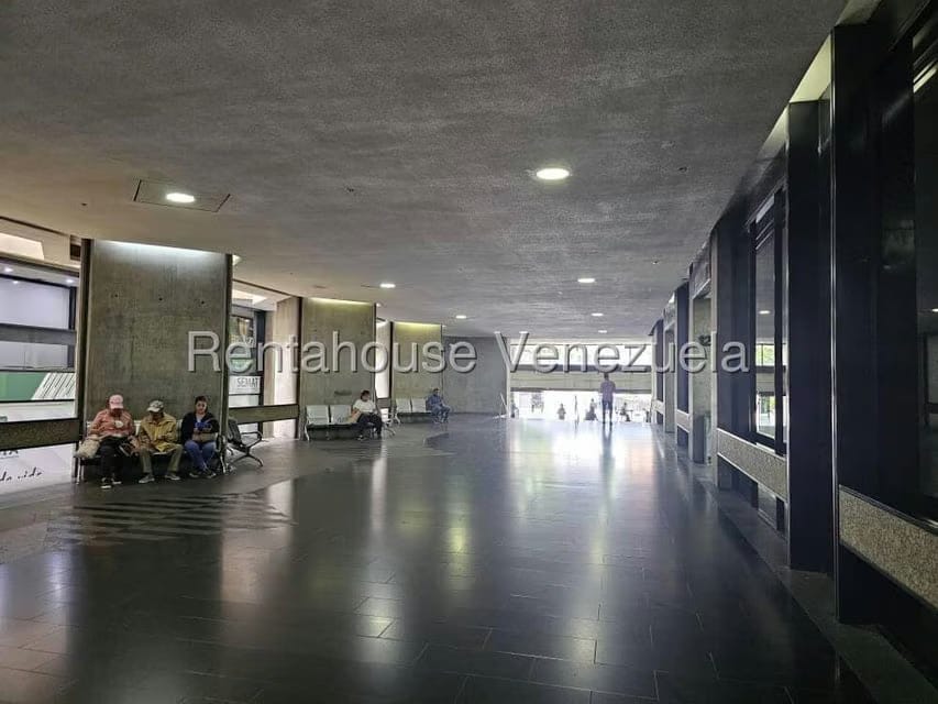 Comercial (Local Comercial) en Alquiler en Prados del Este, Distrito Metropolitano - 16