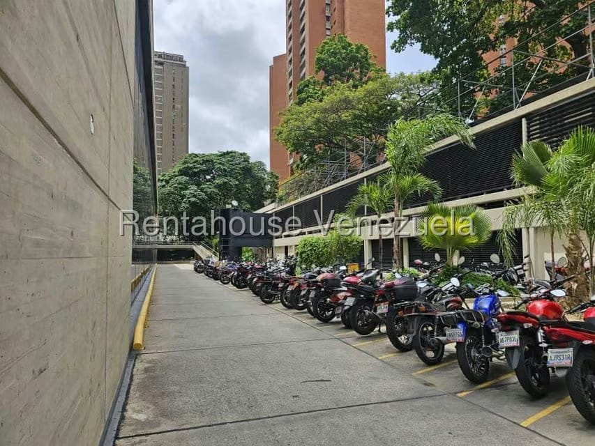 Comercial (Local Comercial) en Alquiler en Prados del Este, Distrito Metropolitano - 19