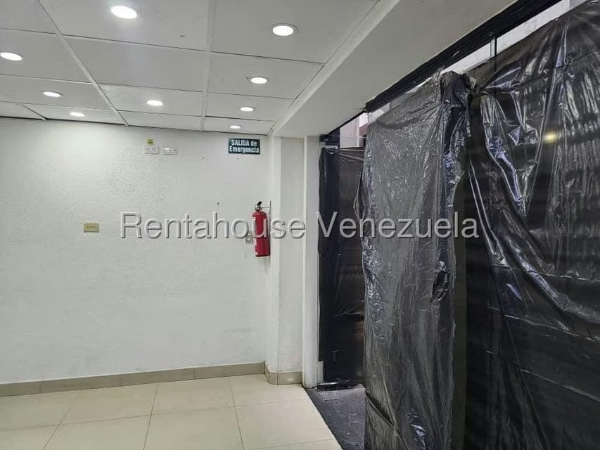 Comercial (Local Comercial) en Alquiler en Prados del Este, Distrito Metropolitano - 4