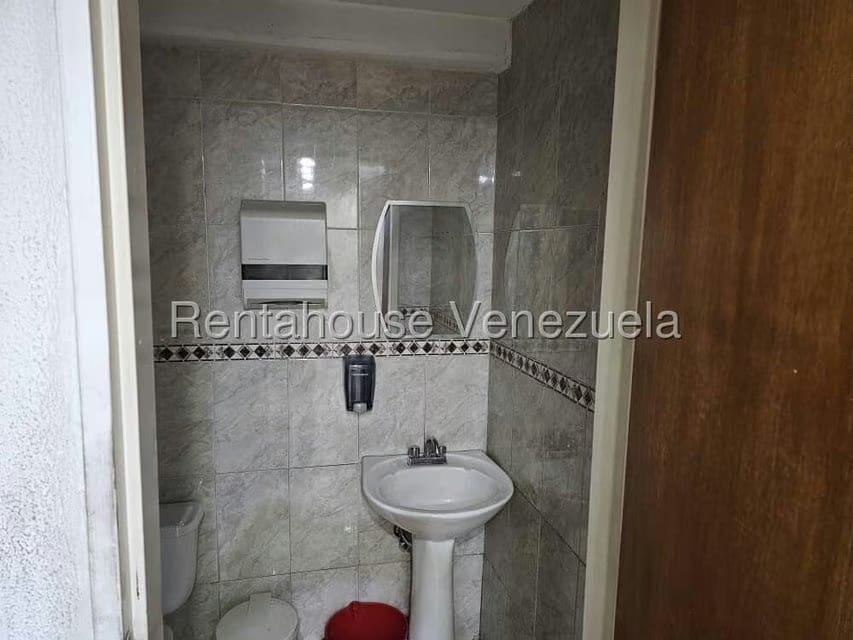 Comercial (Local Comercial) en Alquiler en Prados del Este, Distrito Metropolitano - 6
