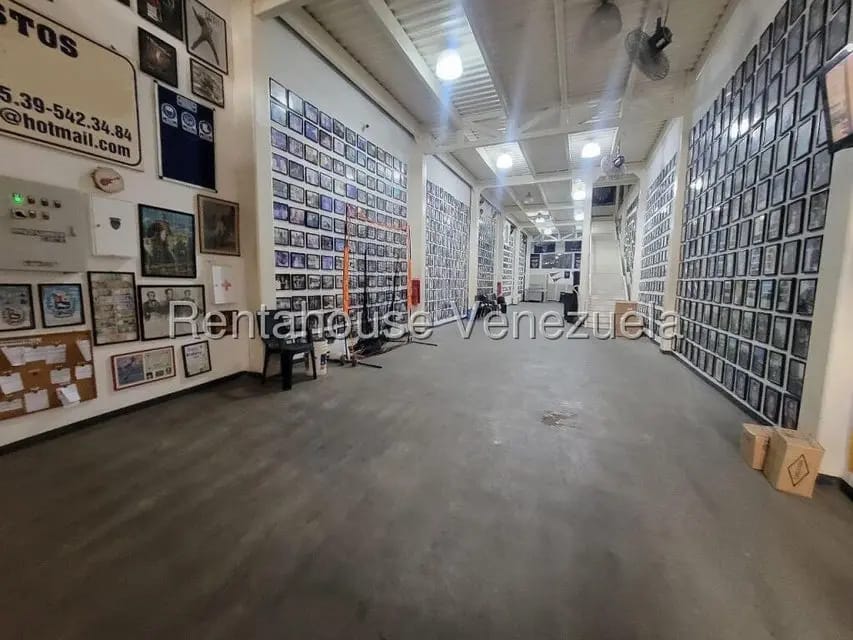 Comercial (Edificio) en Venta en Puente Hierro, Distrito Metropolitano - 2