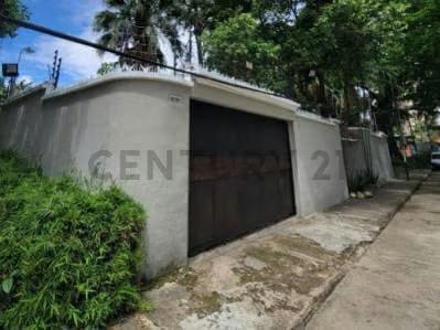INVERSIONISTA Venta de casa para uso comercial en Av. Bolívar Norte - 2