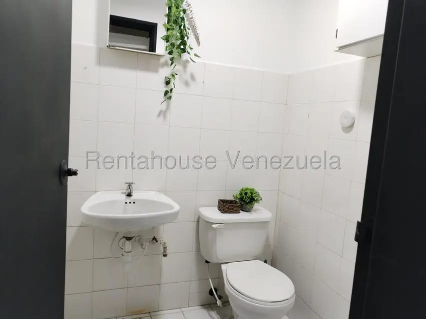Comercial (Local Comercial) en Alquiler en Valles de Camoruco, Carabobo - 11