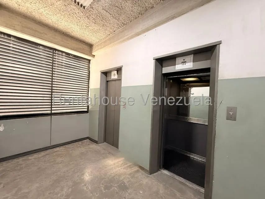 Comercial (Galpon - Deposito) en Alquiler en La Yaguara, Distrito Metropolitano - 2