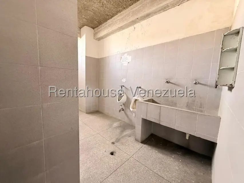 Comercial (Galpon - Deposito) en Alquiler en La Yaguara, Distrito Metropolitano - 13