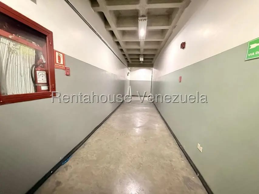Comercial (Galpon - Deposito) en Alquiler en La Yaguara, Distrito Metropolitano - 3