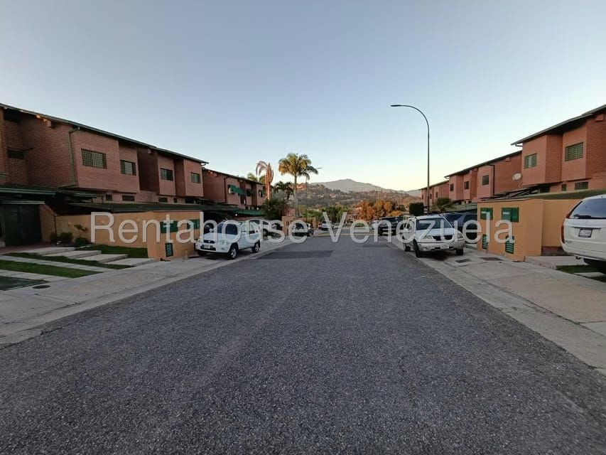 Townhouse (Duplex) en Venta en La Union, Distrito Metropolitano
