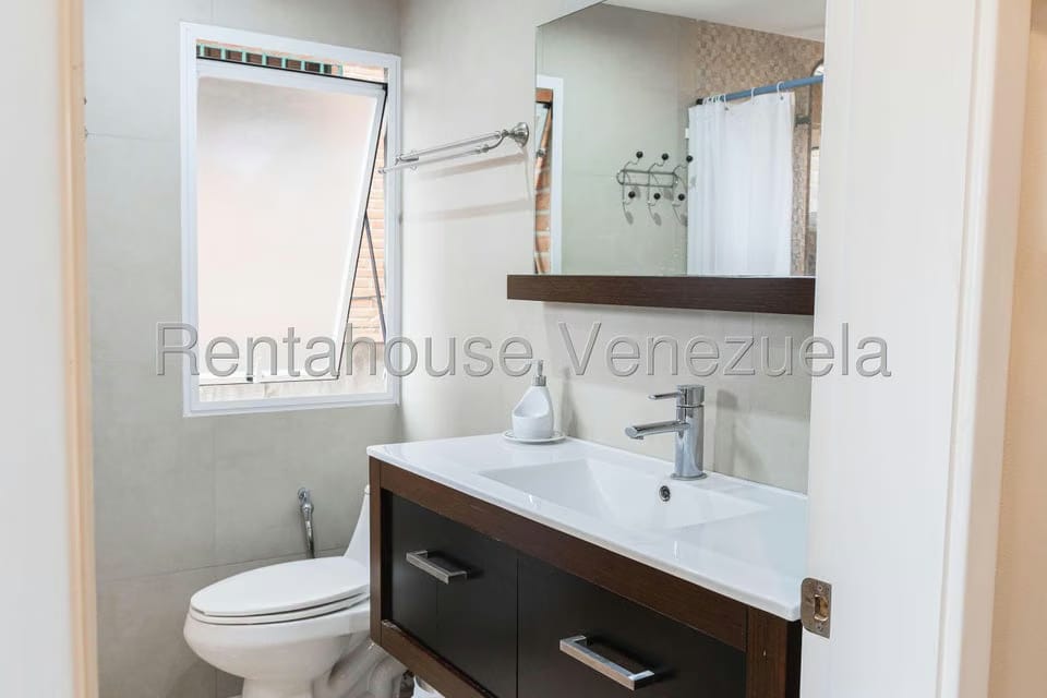 Townhouse (Duplex) en Venta en La Union, Distrito Metropolitano - 11