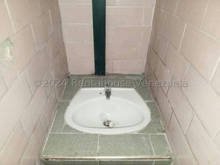 Comercial (Local Comercial) en Alquiler en Parroquia Concepcion, Lara - 16