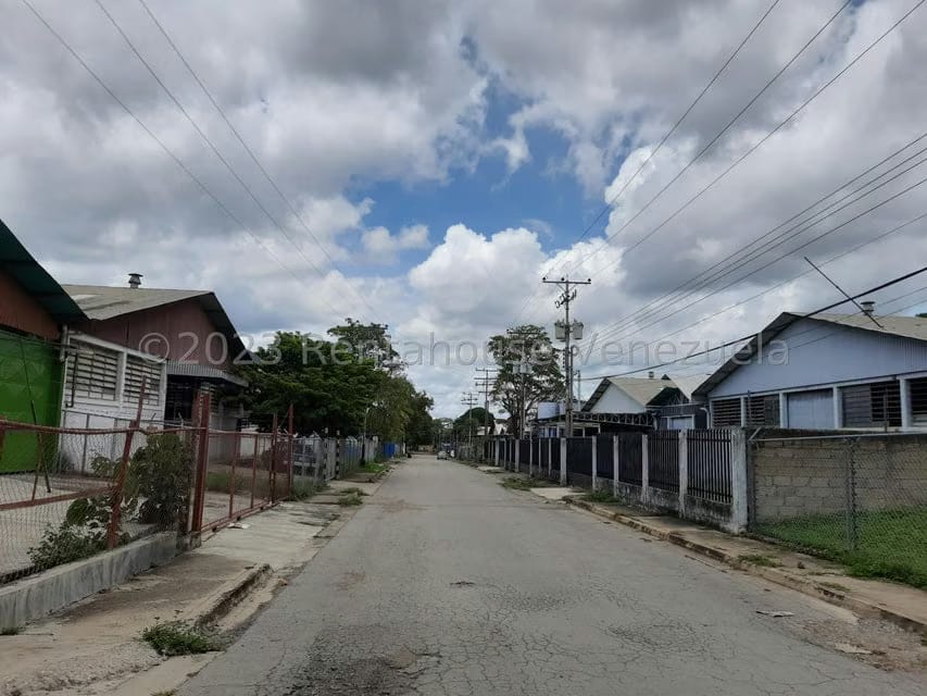 Comercial (Galpon - Deposito) en Venta en Zona Industrial, Guarico - 2