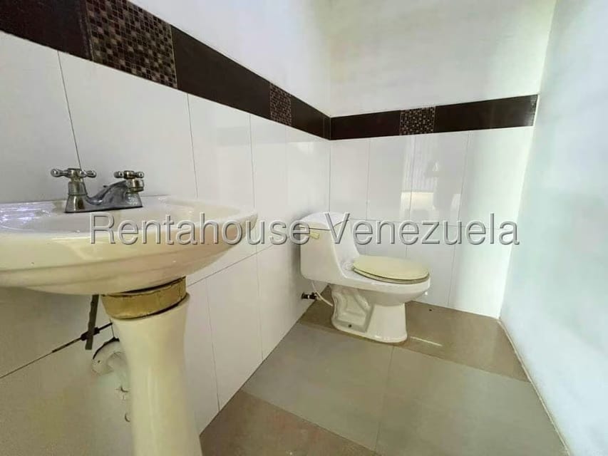 Comercial (Local Comercial) en Venta en El Cercado, Lara - 13