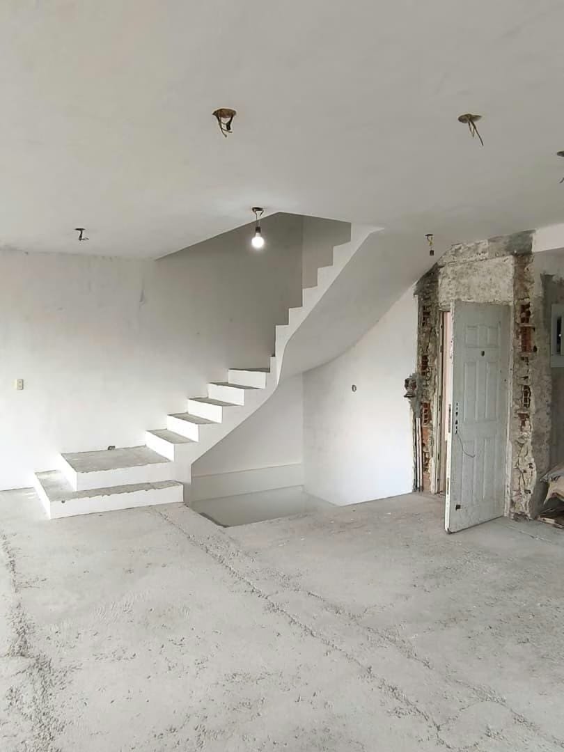 Townhouse Dúplex en Venta - Obra Gris - Urb. El Retiro - San Antonio de Los Altos - Estado Miranda - 2