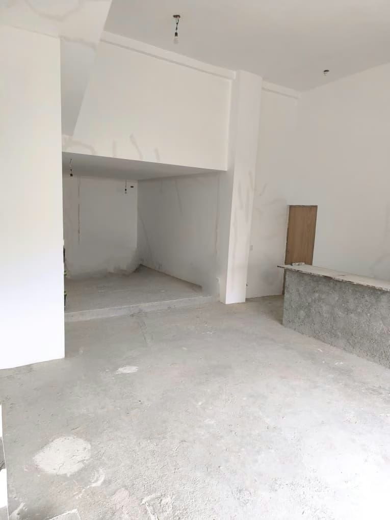 Townhouse Dúplex en Venta - Obra Gris - Urb. El Retiro - San Antonio de Los Altos - Estado Miranda - 3