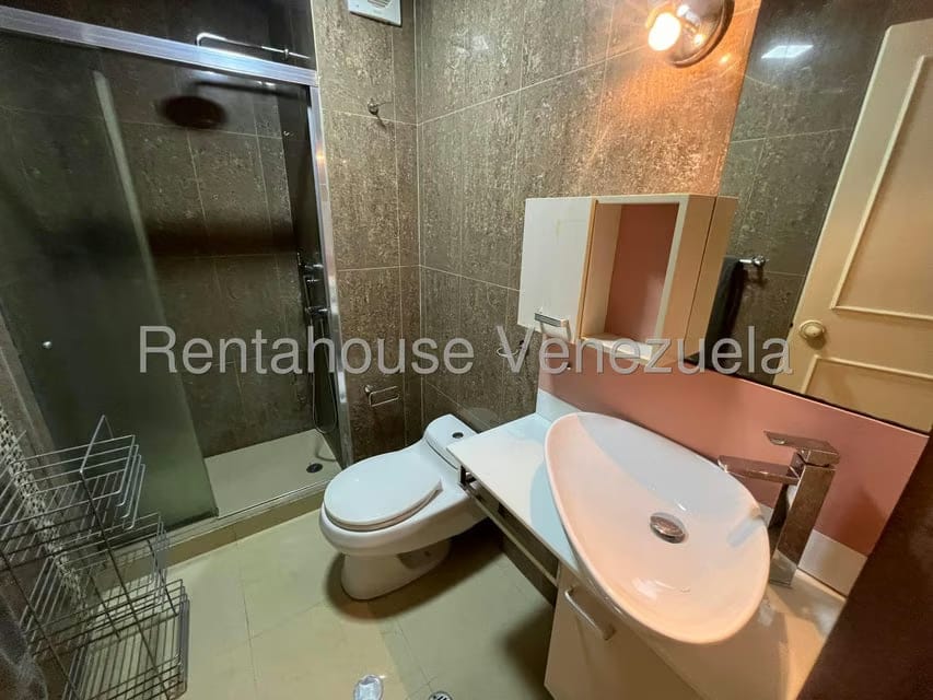 Apartamento (1 Nivel) en Alquiler en Miranda, Distrito Metropolitano - 21