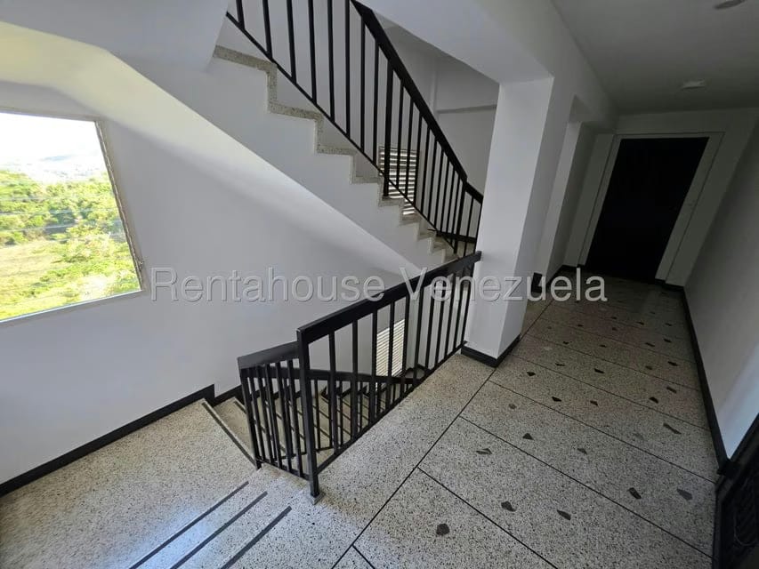 Apartamento (1 Nivel) en Venta en Colinas de Santa Monica, Distrito Metropolitano - 2