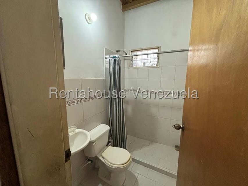 Casa (1 Nivel) en Alquiler en Miraflores, Portuguesa - 3