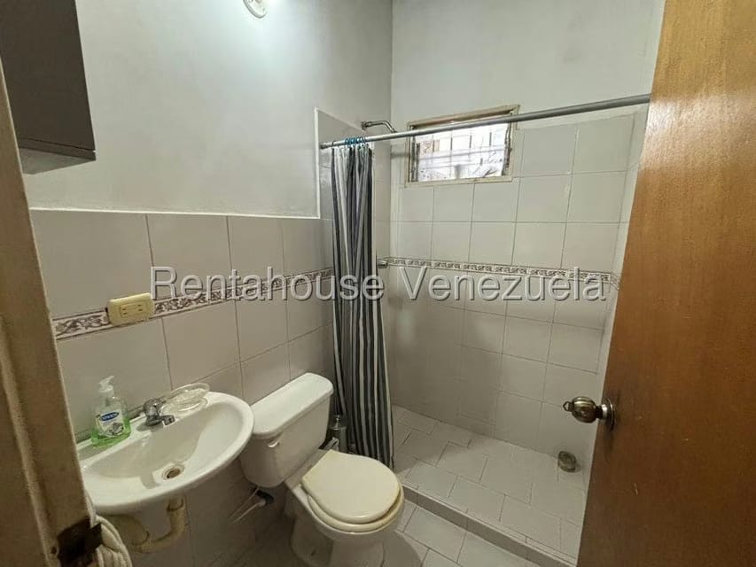 Casa (1 Nivel) en Alquiler en Miraflores, Portuguesa - 4