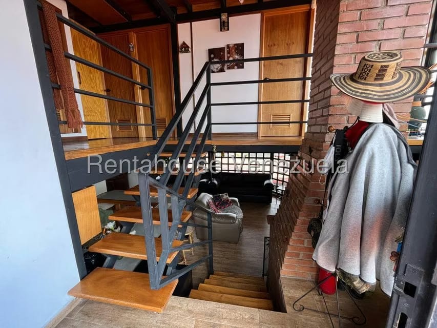 Casa (Multipes Niveles) en Venta en La Colonia Tovar, Aragua - 2