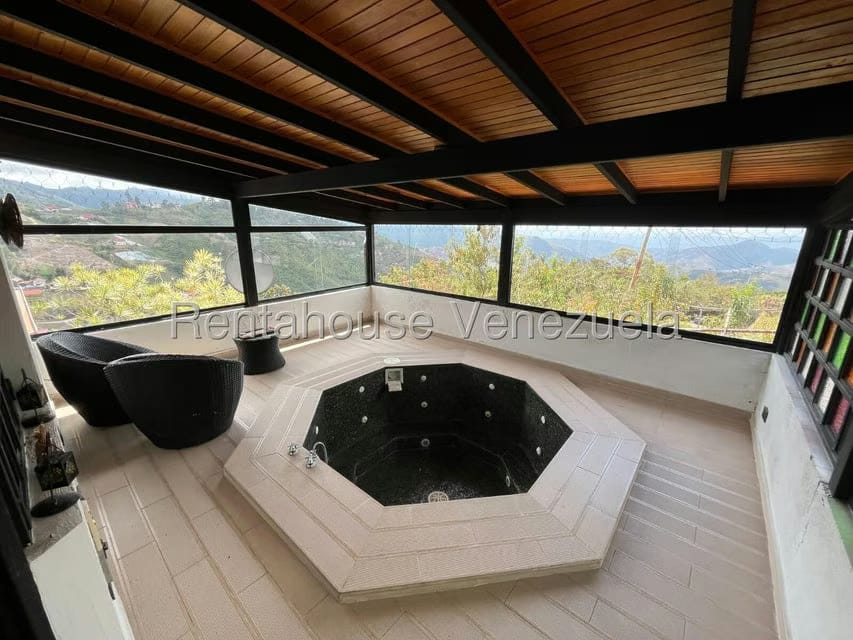 Casa (Multipes Niveles) en Venta en La Colonia Tovar, Aragua - 5