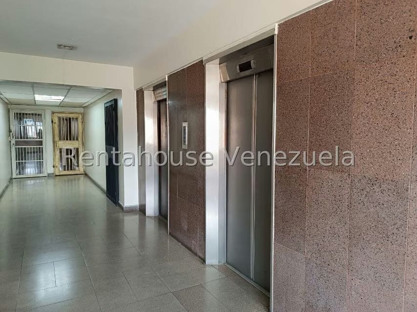 Comercial (Oficina) en Venta en Avenida Bolivar Norte, Carabobo - 2