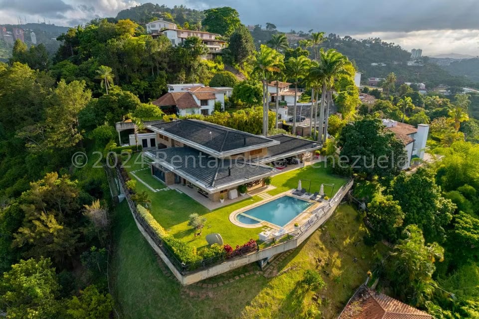 Casa (Multipes Niveles) en Venta en Cerro Verde, Distrito Metropolitano - 2