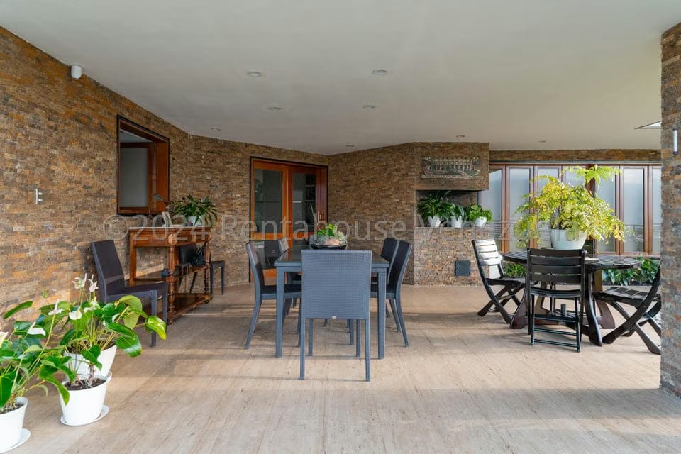 Casa (Multipes Niveles) en Venta en Cerro Verde, Distrito Metropolitano - 25