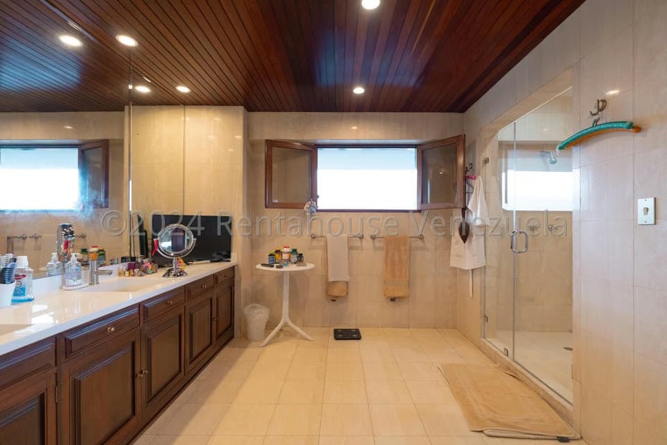 Casa (Multipes Niveles) en Venta en Cerro Verde, Distrito Metropolitano - 46
