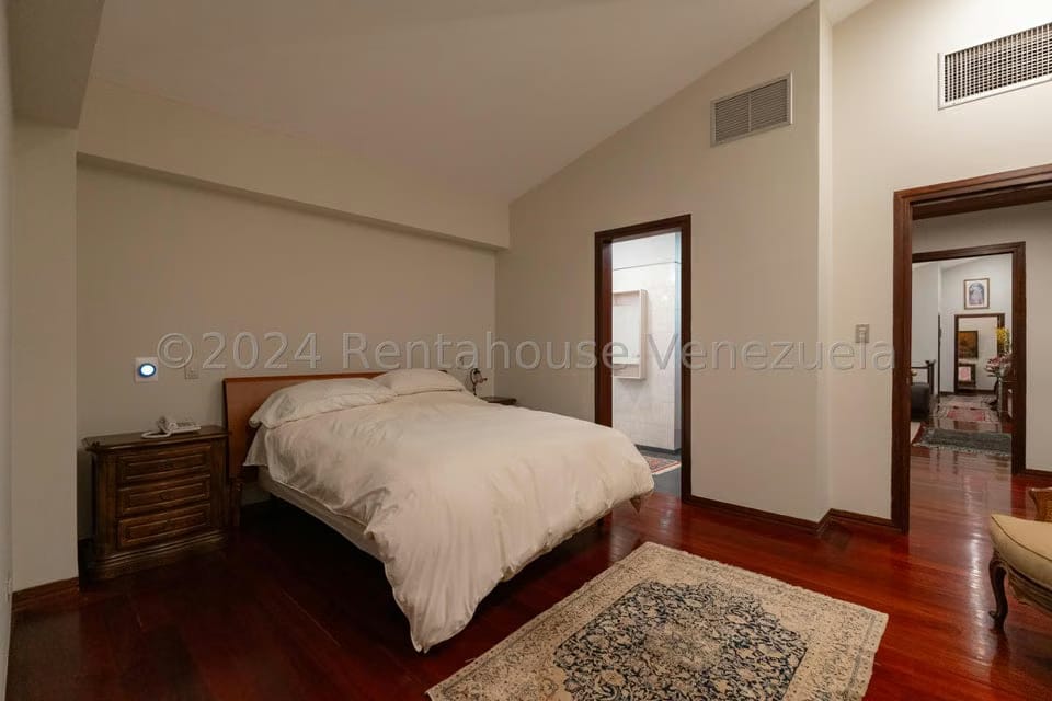 Casa (Multipes Niveles) en Venta en Cerro Verde, Distrito Metropolitano - 53