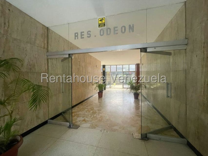 Comercial (Local Comercial) en Alquiler en Los Chaguaramos, Distrito Metropolitano