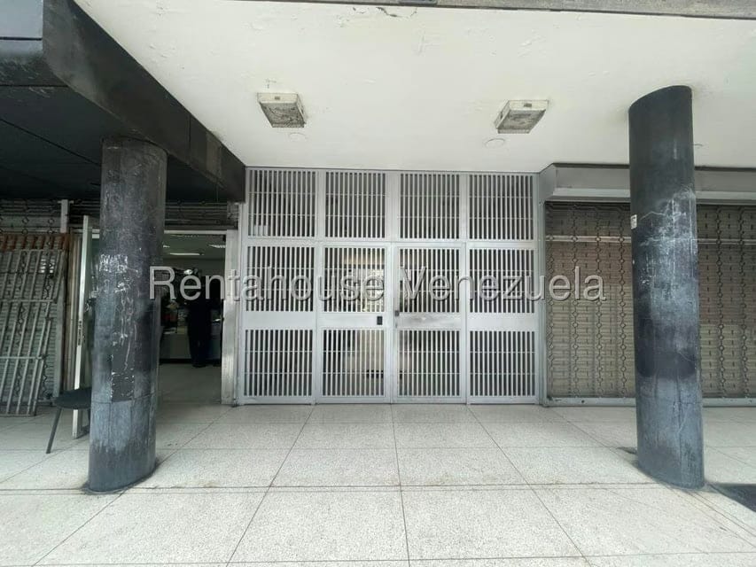 Comercial (Local Comercial) en Alquiler en Los Chaguaramos, Distrito Metropolitano - 2