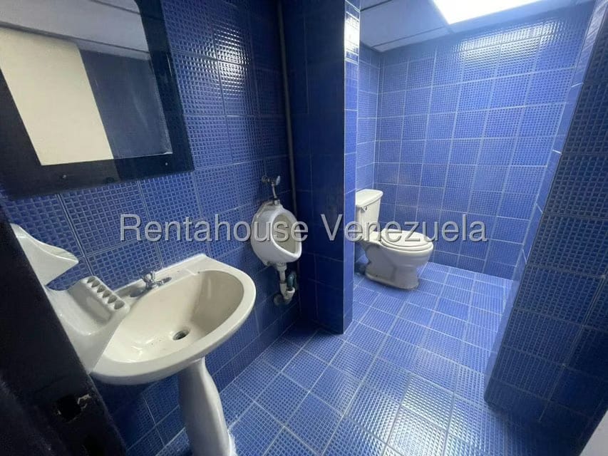 Comercial (Local Comercial) en Alquiler en Los Chaguaramos, Distrito Metropolitano - 12