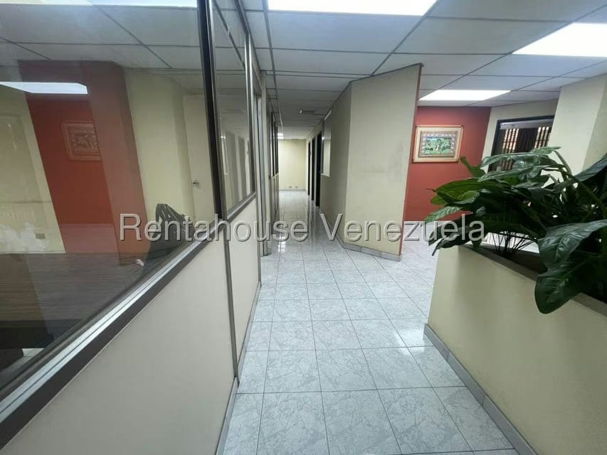Comercial (Local Comercial) en Alquiler en Los Chaguaramos, Distrito Metropolitano - 14