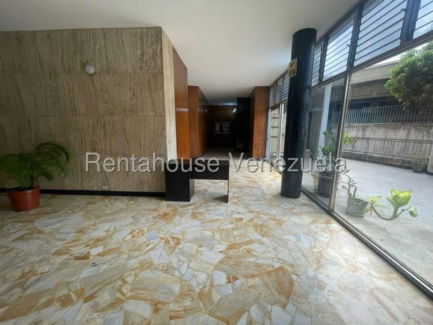 Comercial (Local Comercial) en Alquiler en Los Chaguaramos, Distrito Metropolitano - 3
