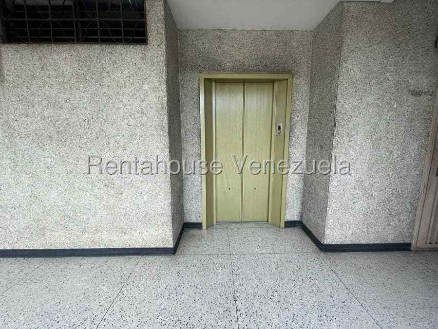 Comercial (Local Comercial) en Alquiler en Los Chaguaramos, Distrito Metropolitano - 4