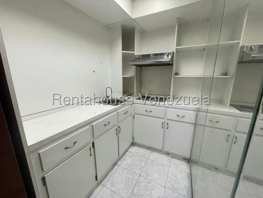 Comercial (Local Comercial) en Alquiler en Los Chaguaramos, Distrito Metropolitano - 5