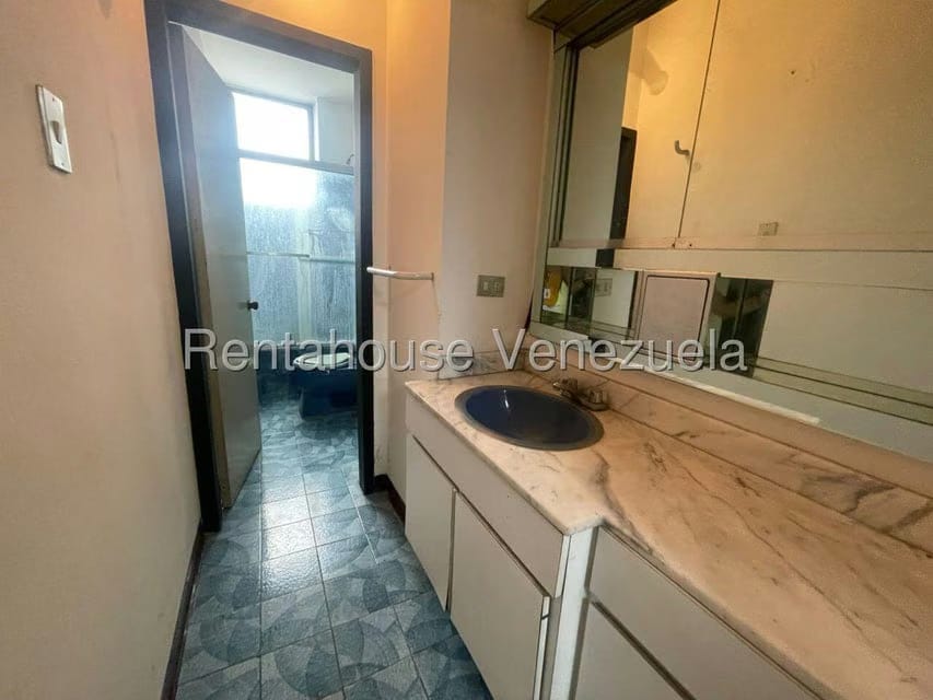 Comercial (Local Comercial) en Alquiler en Los Chaguaramos, Distrito Metropolitano - 6