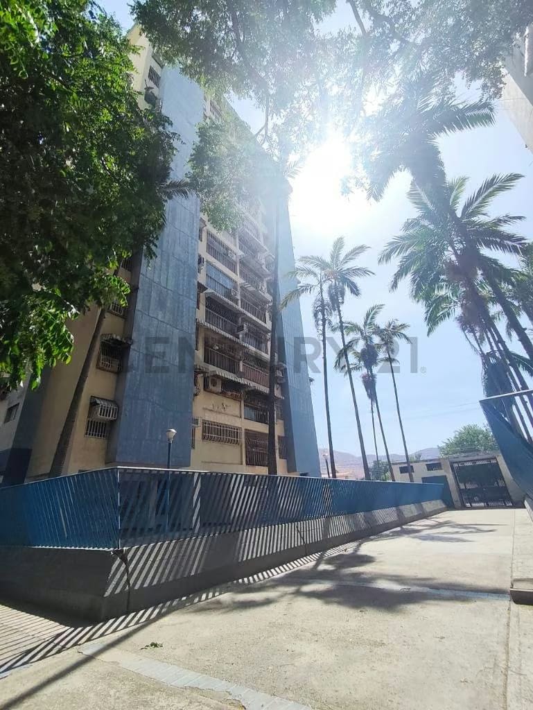 Apartamento en Venta - Res. El Portal, Turmero - Ubicación Estratégica - 2