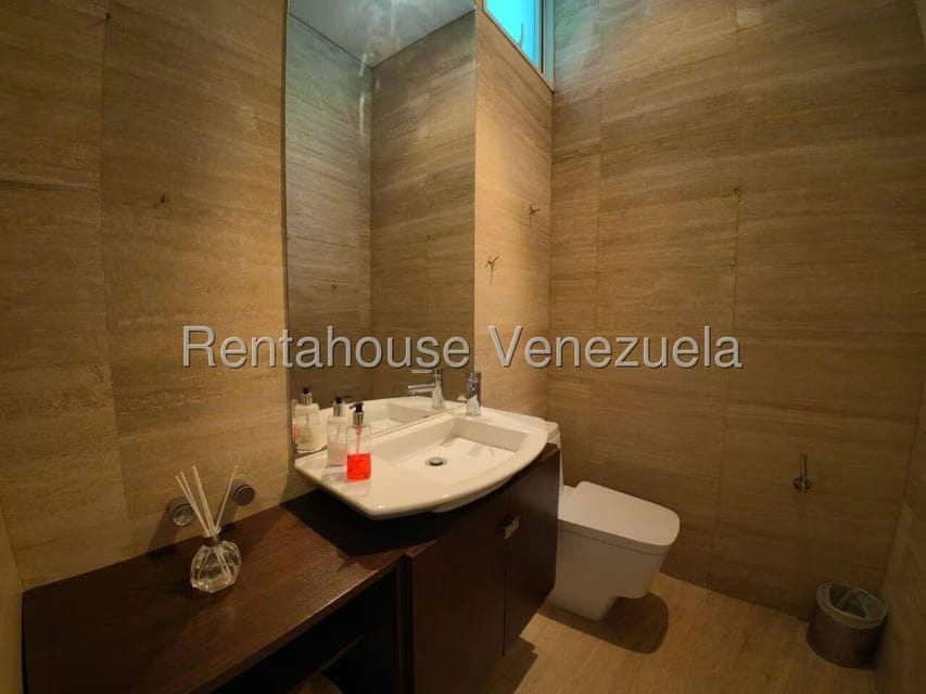 Apartamento (1 Nivel) en Alquiler en Campo Alegre, Distrito Metropolitano - 24