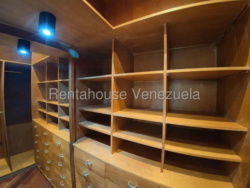 Apartamento (1 Nivel) en Alquiler en Campo Alegre, Distrito Metropolitano - 40