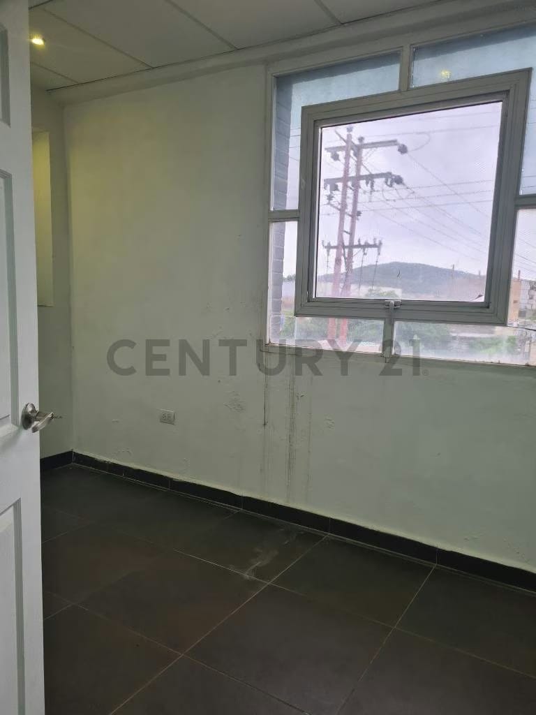 Local con cuatro Oficinas privadas, recepción, baño y cocina tipo Kitchenette - 6