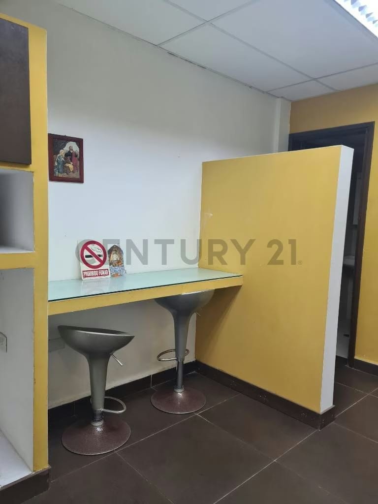 Local con cuatro Oficinas privadas, recepción, baño y cocina tipo Kitchenette - 7