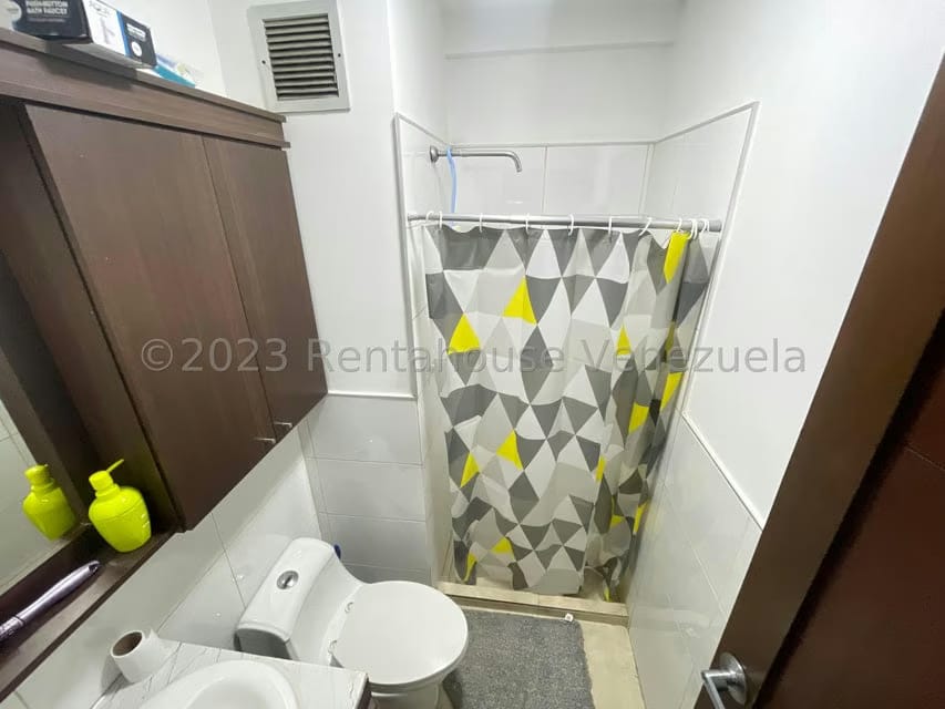 Apartamento (1 Nivel) en Alquiler en Colinas del Viento, Lara - 19