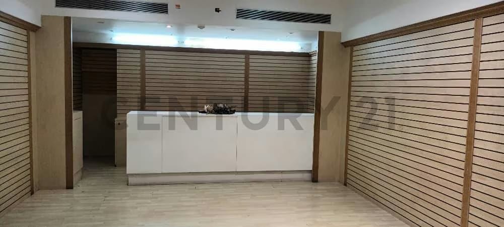 Venta de Local Comercial el Centro Comercial Plazas Las Américas de 60 m2 - 2