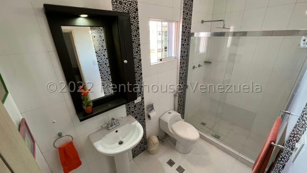 Casa (Duplex) en Venta en Parque el Retiro, Miranda - 19
