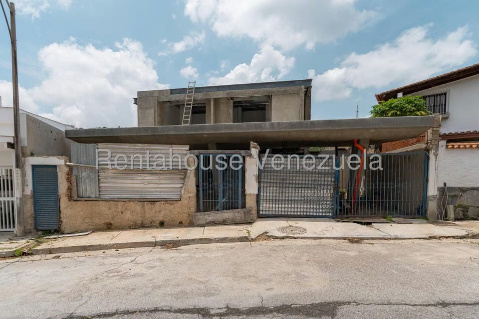 Casa (Duplex) en Venta en Santa Paula, Distrito Metropolitano - 2